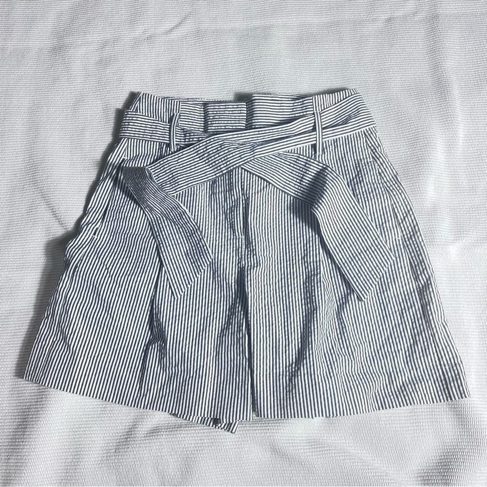 Tyler Boe Belted Black and White Seersucker Shorts - Size 8 - NWT